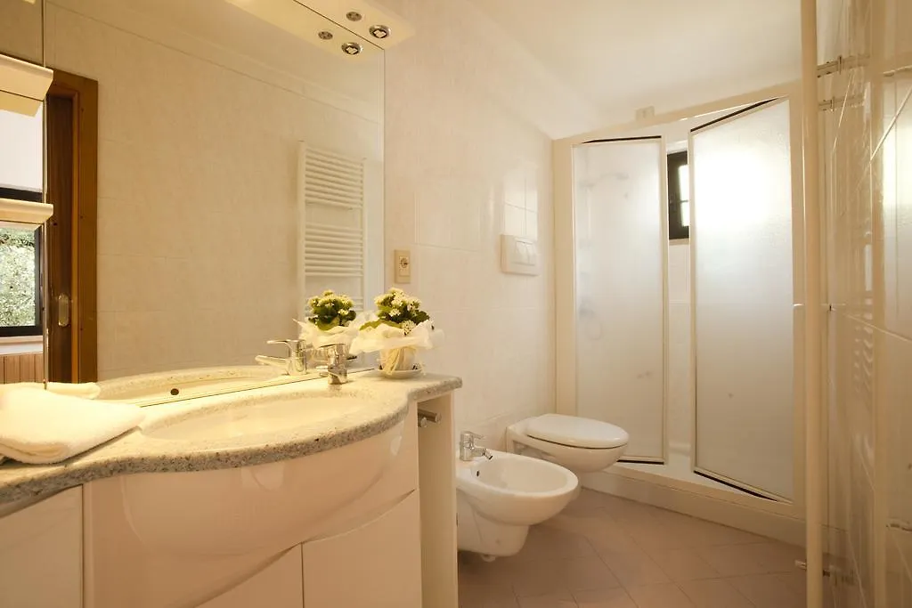 ***  Hotel Residence Rely 브렌조네 술 가르다 이탈리아