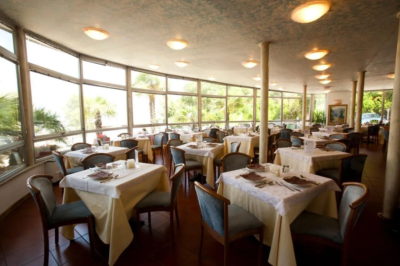 Hotel Residence Rely 브렌조네 술 가르다